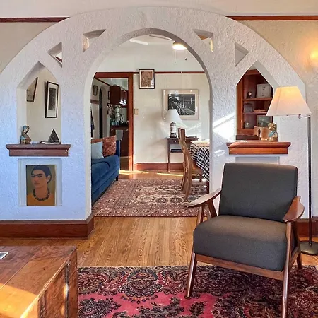 Chic Milwaukee Apartment In Hip Neighborhood!